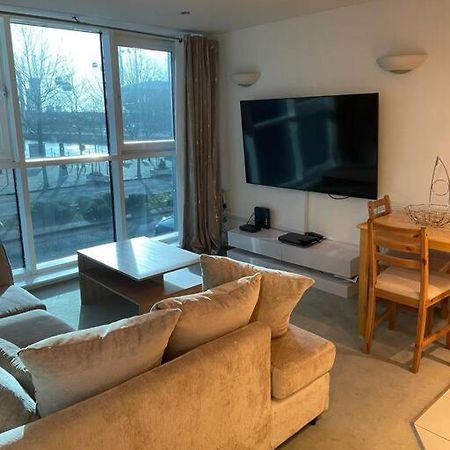 1 Bedroom Apartment Royal Docks Londra Exterior foto