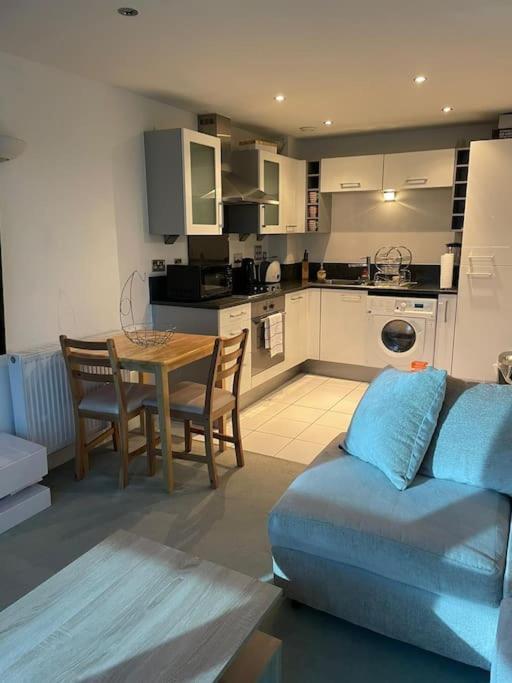 1 Bedroom Apartment Royal Docks Londra Exterior foto